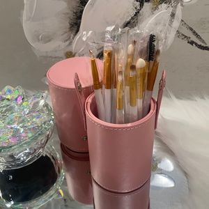 ▪️15 Piece Make up Brushes & Case